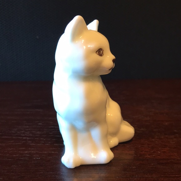 Fenton Signed Hand Painted Milk White Cat - Picture 4 of 5